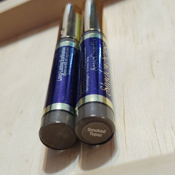 Smoked Topaz Creme to Powder Eyeshadow - Picture 3 of 5